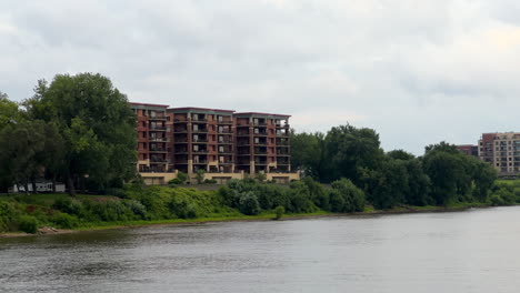 Riverfront-Buildings-At-Cincinnati-Ohio,-United-States