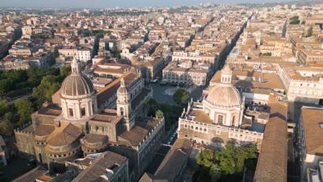 Wunderschönes,-Umlaufendes-Drohnenfoto-über-Der-Hauptpiazza-Von-Catania