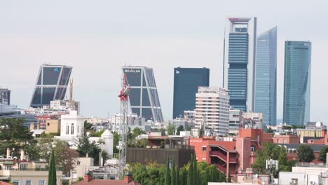 Wolkenkratzer-Bürogebäude-Im-Finanzviertel-Cuatro-Torres-Business-Area,-Auch-Four-Towers-Business-Area-Genannt,-In-Madrid,-Spanien