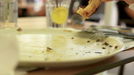 Taking-the-last-piece-of-pizza-from-a-white-plate-in-an-Italian-restaurant