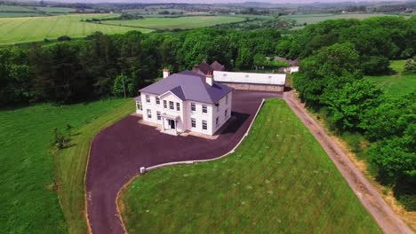 Haus-Auf-Einem-Grundstück-In-Südirland