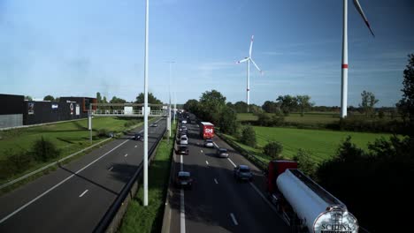 Langsam-Fließender-Verkehr-Wegen-Unfall-In-Belgien