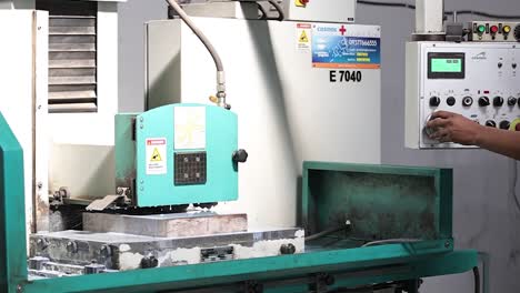 Operators-bring-out-the-beauty-in-metalwork,-shaping-and-smoothing-parts-with-grinding-machines