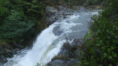 Bezaubernder-Blick-Auf-Den-Pool-Wasserfall-Von-Top-Gollum,-Ein-Naturwunder-Von-Ruhiger-Schönheit