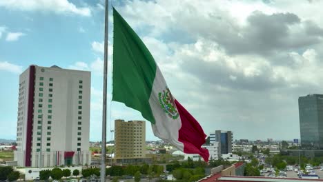 Zeitlupenaufnahmen-Der-Mexikanischen-Nationalflagge
