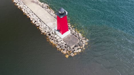 Aerial-pan-down-of-Manistique-Lighthouse,-Michigan