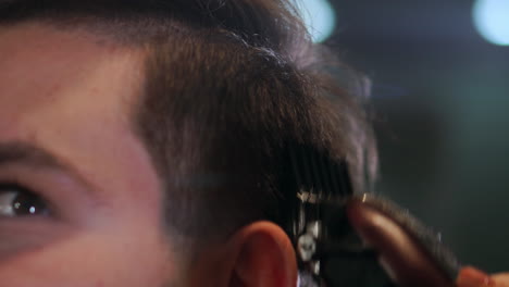 Man-having-a-haircut-with-a-hair-clippers
