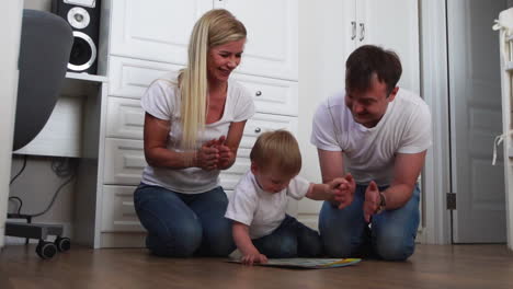 Dad-and-Mom-sitting-on-the-floor-applauded-the-kid-who-successfully-completed-the-assignment