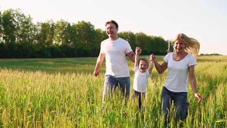 Happy-family:-Father,-mother-and-son,-running-in-the-field-dressed-in-white-t-shirts