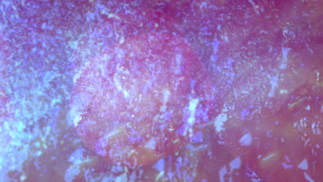 La-Nebulosa-Azul-Formada-Por-Pequeñas-Partículas-Se-Mueve-Lentamente-Sobre-Un-Fondo-Púrpura