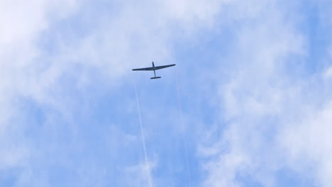 Epic-scene-of-aerobatic-Glider-flying-in-the-sky-at-fast-speed,-low-angle