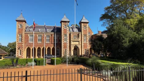 Government-House-in-Perth,-Western-Australia-on-a-bright-sunny-day-with-blue-sky