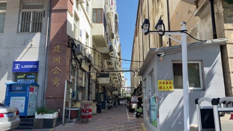 small-Chinese-street,-full-of-sun