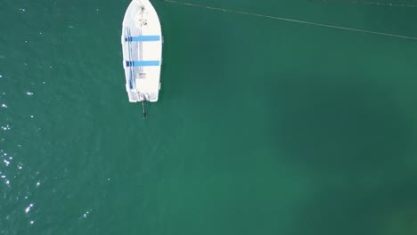 Overhead-View-Of-Boats-Floating-In-The-Bay-With-Calm-Waters-In-Summer
