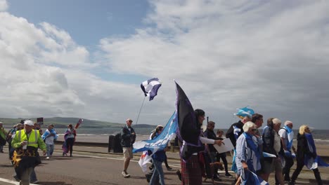 Wide-shot-of-Pro-Scottish-Independence-marchers-in-Ayr,-Scotland