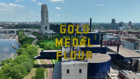Goldmedaille-Mehlschild-In-Der-Innenstadt-Von-Minneapolis,-Minnesota