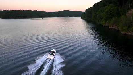 Boat-travels-at-high-speed-aerial-on-Summersville-Lake-and-Reservoir-in-West-Virginia