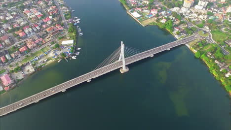Die-Lekki-Ikoyi-Verbindungsmautbrücke-–-Tagsüber-Luftparallaxe