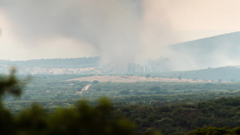 Timelapse-Wildfire-Smoke-Large-Brush-Fire-zoom-Shot-Greece
