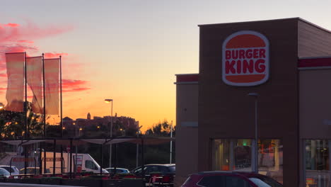 Great-clip-of-outside-Burger-King-with-beautiful-sunset-and-pink-clouds-in-Estepona-Spain,-fast-food-restaurant,-4K-shot
