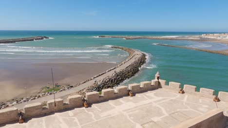Wall-of-Kasbah-Udayas,-vantage-point-to-Bou-Regreg-and-Atlantic-ocean
