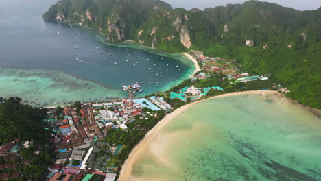 Time-lapse-of-vessels-leaving-and-entering-bays-of-Koh-PhiPhi,-Thailand