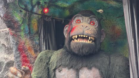 Gorilla-Fun-Fair-in-Vienna,-Austria-during-a-cloudy-summer-day-4k-30-FPS