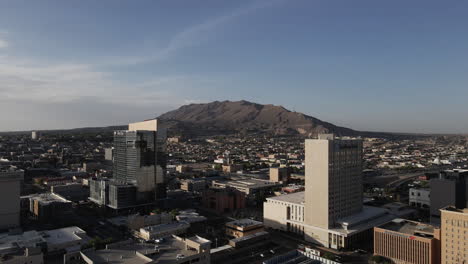 Aerial-reveal-of-El-Paso-skyline-in-the-evening-with-mountain-in-background
