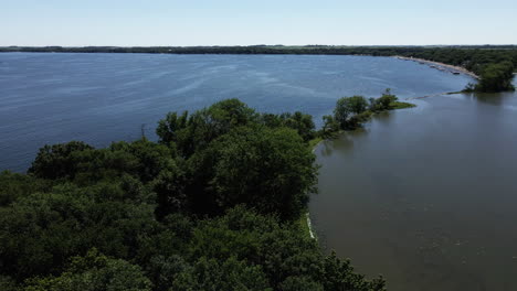 Aerial-parallax-of-blue-midwestern-lake-in-Iowa