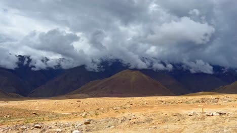 Clouds-on-the-move:-Timelapse-showcases-fast-moving-skies-above-majestic-mountain-ranges