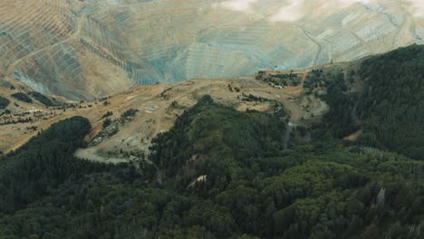 Bingham-open-pit-copper-mine-in-Utah---aerial-flyover