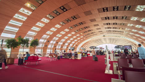 Charles-de-Gaulle-Airport-departure-terminal---time-lapse