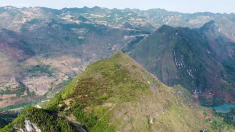 Montañas-En-El-Camino-A-La-Aldea-De-Meo-Vac-En-Vietnam
