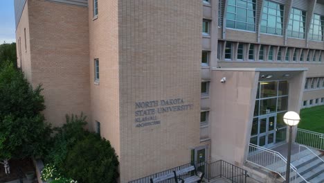 Edificio-Académico-De-La-Universidad-Estatal-De-Dakota-Del-Norte-En-Fargo,-Dakota-Del-Norte