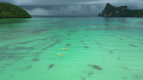 Tourist-Canoeing-On-The-Lagoon-In-Koh-Phi-Phi-Islands,-Thailand