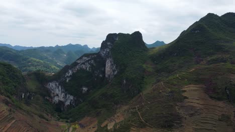 Close-to-Khe-Lia-Panorama-in-Vietnam,-stunning-aerial-parallax-footage-of-mountain-range