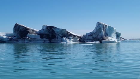 Mini-Eisberge-In-Der-Isländischen-Gletscherlagune