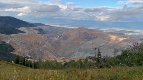 Kennecott-Copper-Mine,-Bingham-Copper-in-Utah---scenic-overlook
