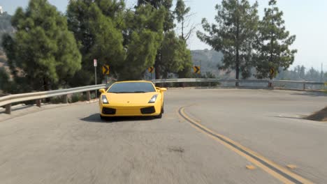 Driving-down-the-Roads-of-Beverly-Hills,-Los-Angeles