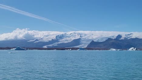 Vista-Del-Glaciar-Desde-La-Laguna-Glaciar-De-Islandia.
