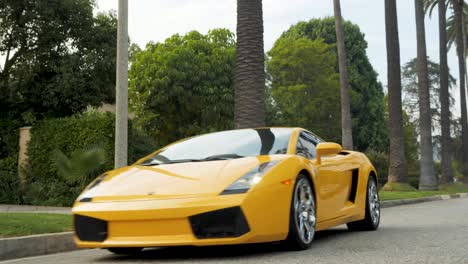 Lamborghini-Pasa-Por-Delante-De-La-Cámara,-Beverly-Hills,-California