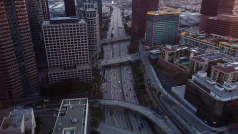 Drohnen-Zeitraffer--Oder-Hyperlapse-Autos,-Die-In-Der-Innenstadt-Von-Los-Angeles-Fahren