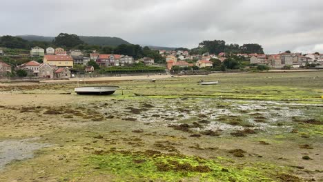 Low-tide-at-Combarro-village,-Galicia,-Spain