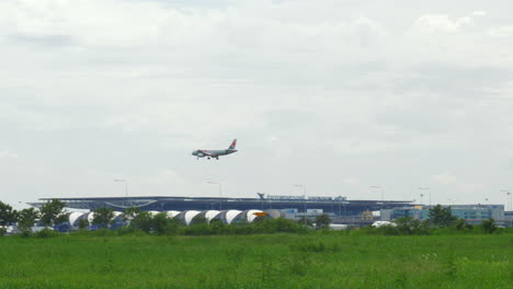 Jetstar-Japan-Se-Prepara-Para-Aterrizar-En-El-Aeropuerto-De-Suvarnabhumi,-Tailandia