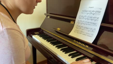 Woman-playing-piano-at-home