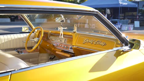Classic-Modified-Lowrider-Muscle-Car-Interior,-American-Car,-Classic-Car,-Car-Interior