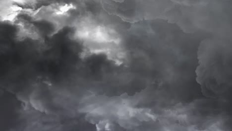 Blick-Auf-Den-Hintergrund-Des-Stürmischen-Himmels
