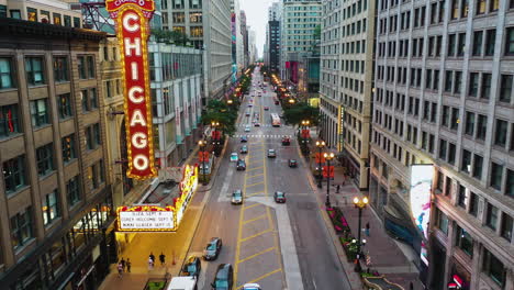 Aerial-view-over-traffic-on-the-North-State-Street,-passing-the-theater-in-Loop,-Chicago