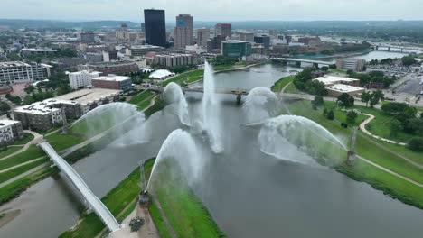Fünf-Flüsse-Lichtbrunnen-In-Der-Innenstadt-Von-Dayton,-Ohio