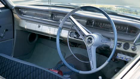 1960's-Chevrolet-Impala-Interior,-Old-School-Car,-Classic-Car,-American-Car,-Car-Dashboard